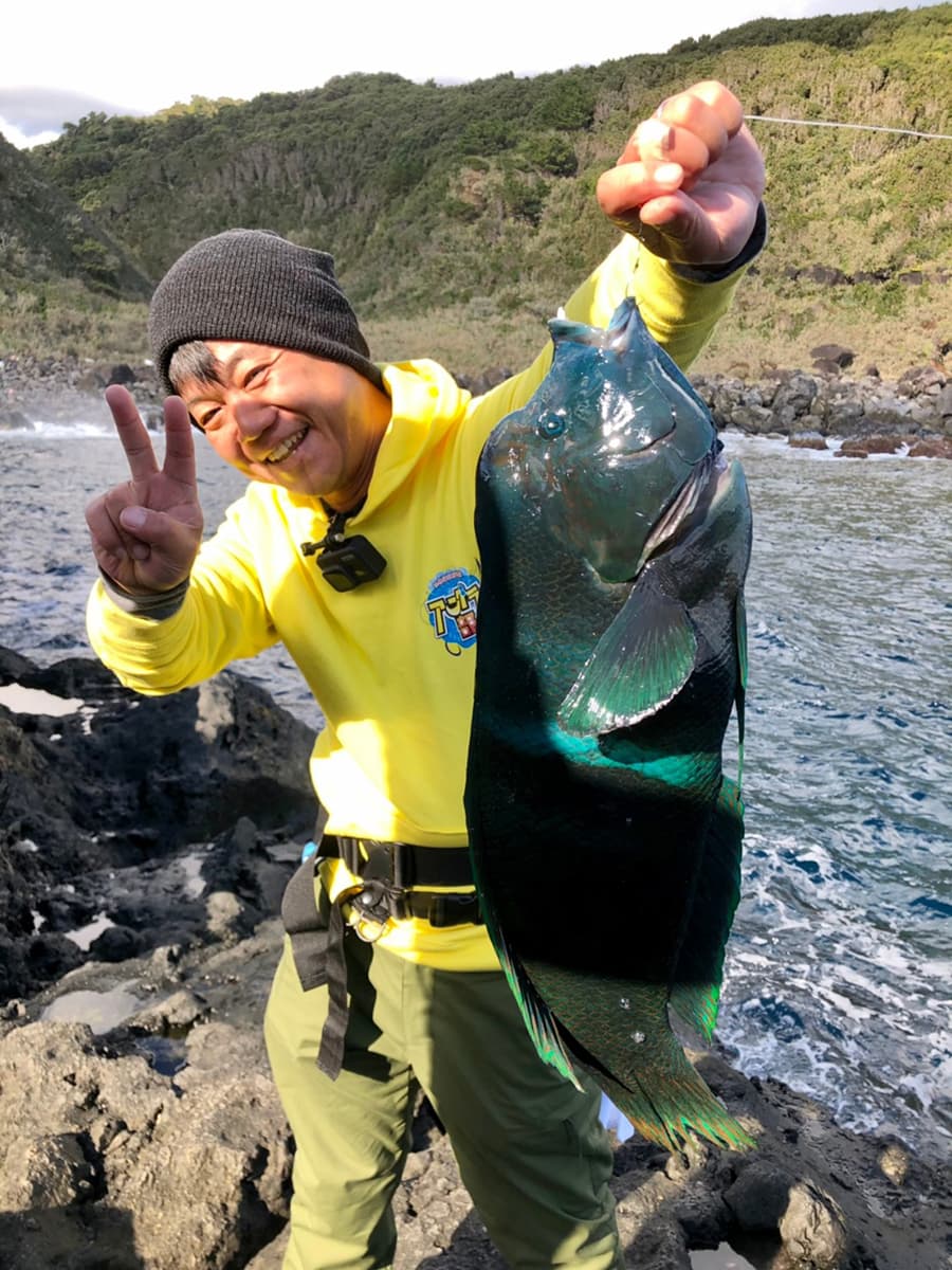 メジナ爆釣！簡単に釣れる場所見つけた笑　in 神奈川県 地磯